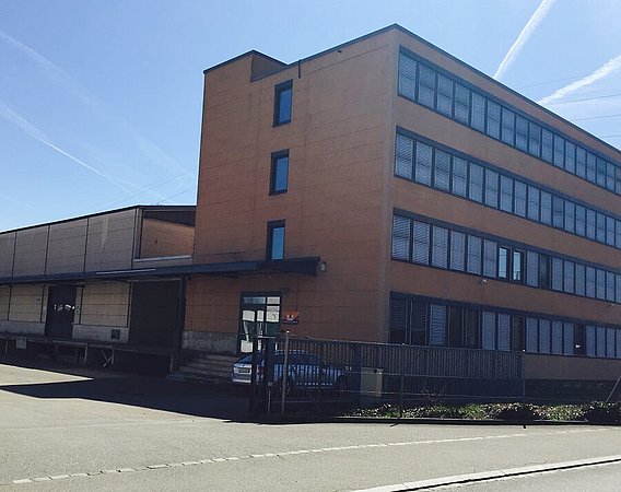 Firmengebäude am Standort Regensdorf in der Schweiz 